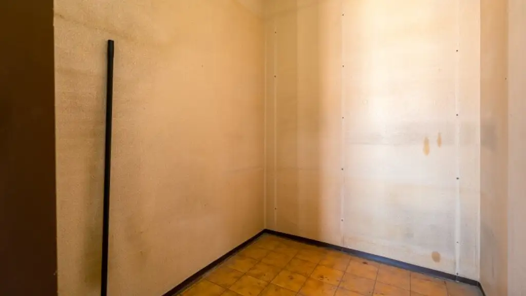 Renovierungsbedürftige 3-Zimmer-Wohnung mit Loggia in Leopoldsdorf – Ihr neues Zuhause!