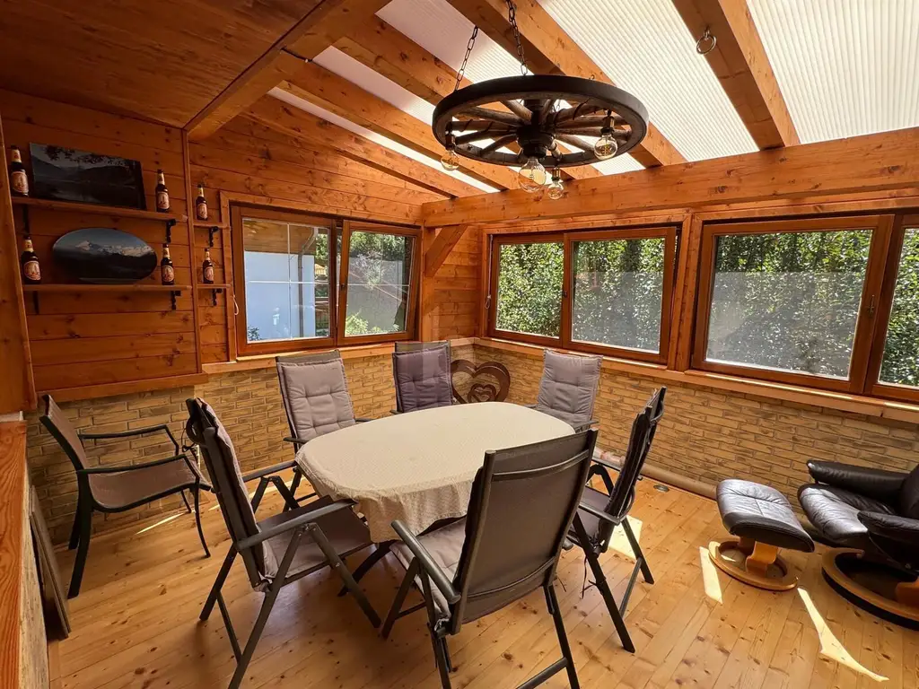 SANIERT! SONNIGER WINTERGARTEN MIT SUPER AUFTEILUNG!