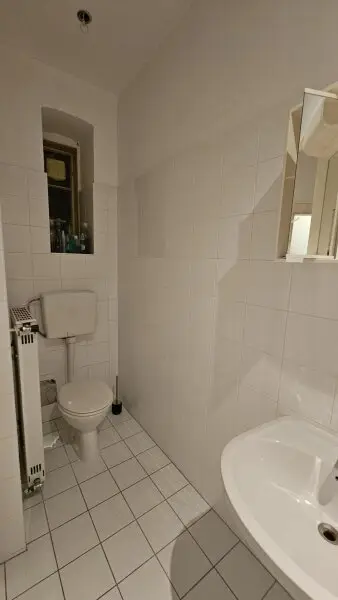 Toplage! Unbefristete Hauptmiete, 83 m2, 2 große Zimmer, extra Küche, schönes Stilhaus! Sofortbezug!