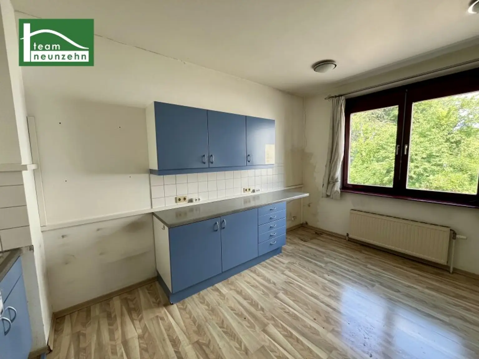 Büroflächen im Gewerbegebiet Strebersdorf. 1 gesamtes Stockwerk! 6 Parkplätze inkludiert!