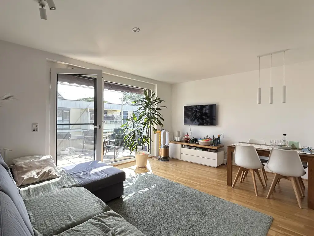 Sehr schöne 2-Zimmer Balkonwohnung, die sich sehen lassen kann!