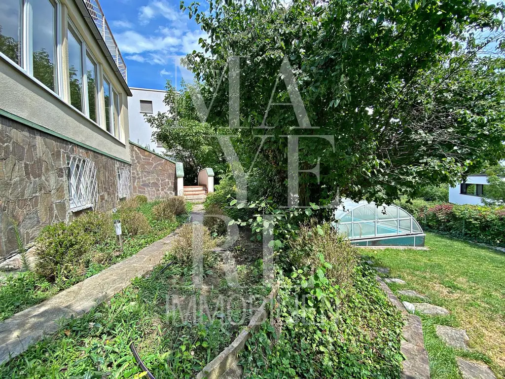 SCHÖNES EINFAMILIENHAUS MIT POOL, TOLLER BLICK, GARAGE & GARTEN
