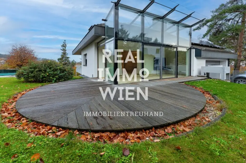 Moderne Villa mit Traumblick am Rande der Stadt..