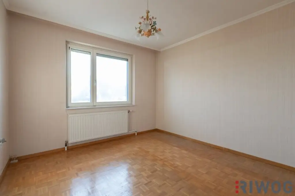 EIN- ODER ZWEIFAMILIENHAUS, gute Substanz, Modernisierungsbedarf