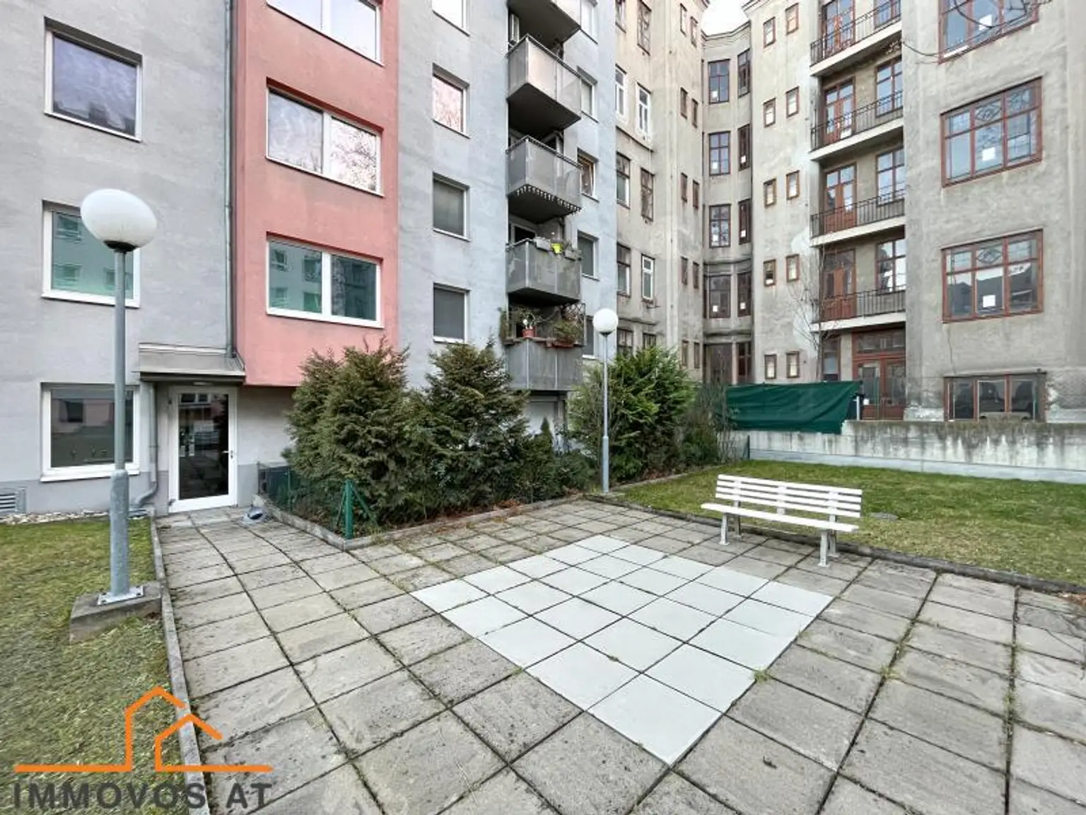 IHR NEUES ZUHAUSE IN DER STADT // KOMPAKT, PRAKTISCH UND PERFEKT ANGEBUNDEN // 1,5 ZIMMER UND GARAGENSTELLPLATZ