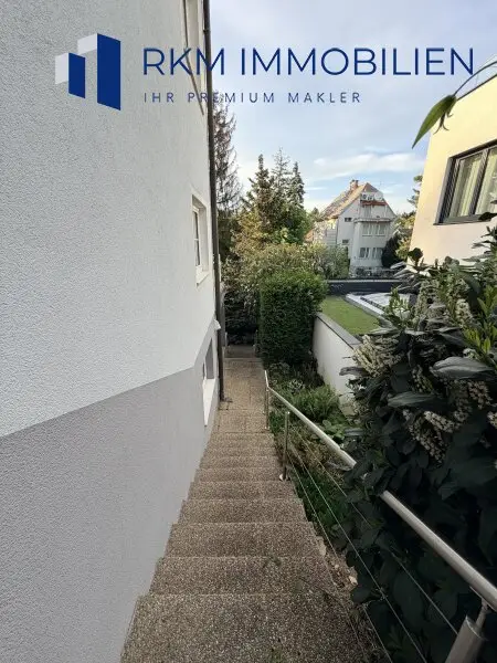 Gang zur Garten