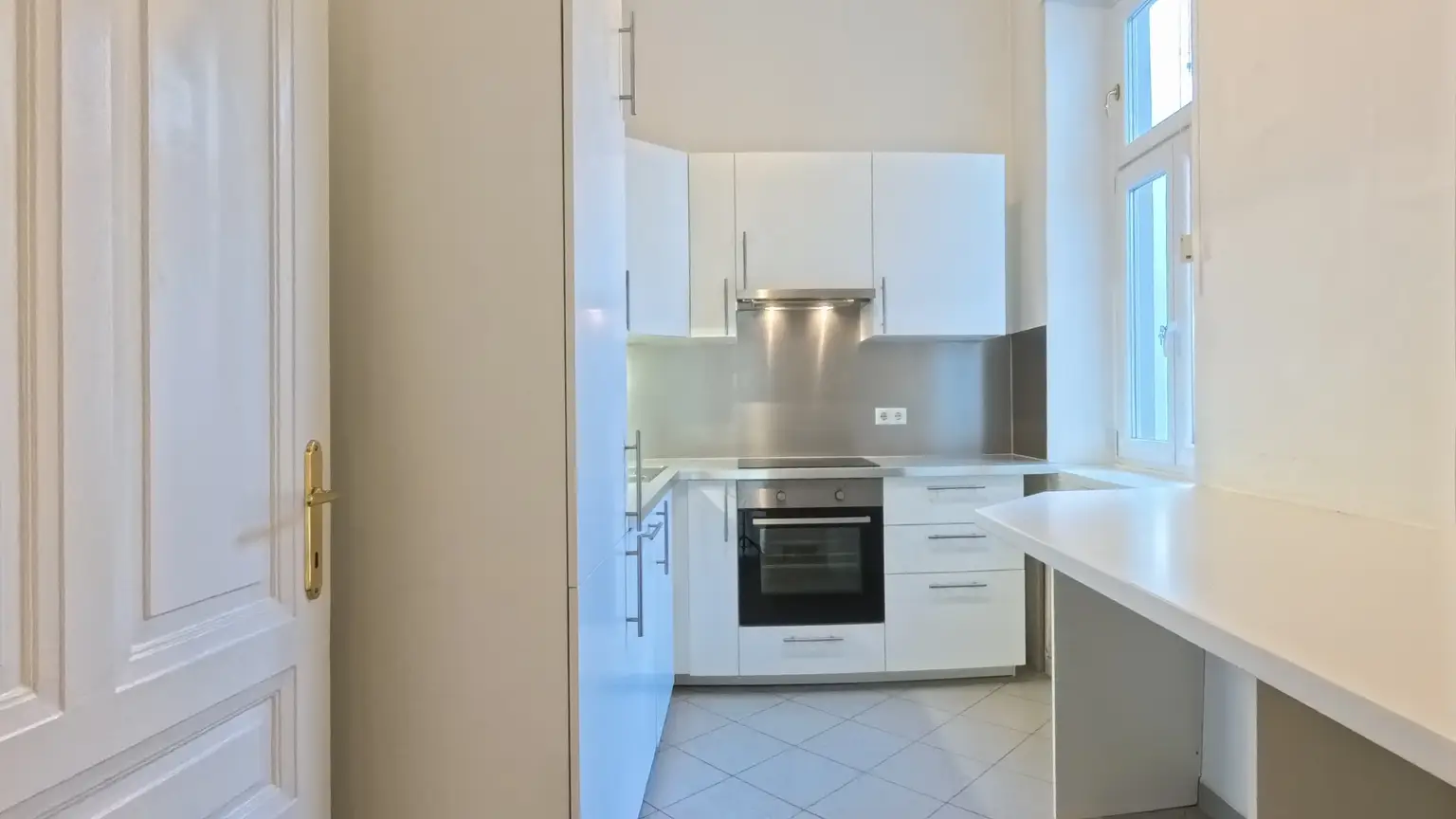 Altbau mit Charakter | 3 Zimmer, Fischgrätparkett und Grünblick am Apollopark