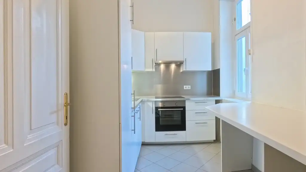 Altbau mit Charakter | 3 Zimmer, Fischgrätparkett und Grünblick am Apollopark
