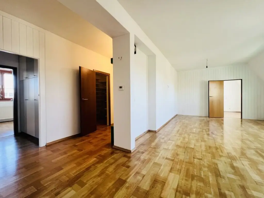 Dachgeschoßwohnung mit Terrasse und flexibler Raumgestaltung in bester Wiener Cottage Lage