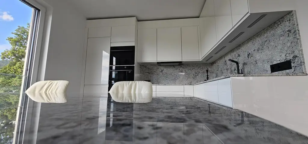 Design trifft Lebensqualität – Exklusive Neubauwohnung mit Seeblick