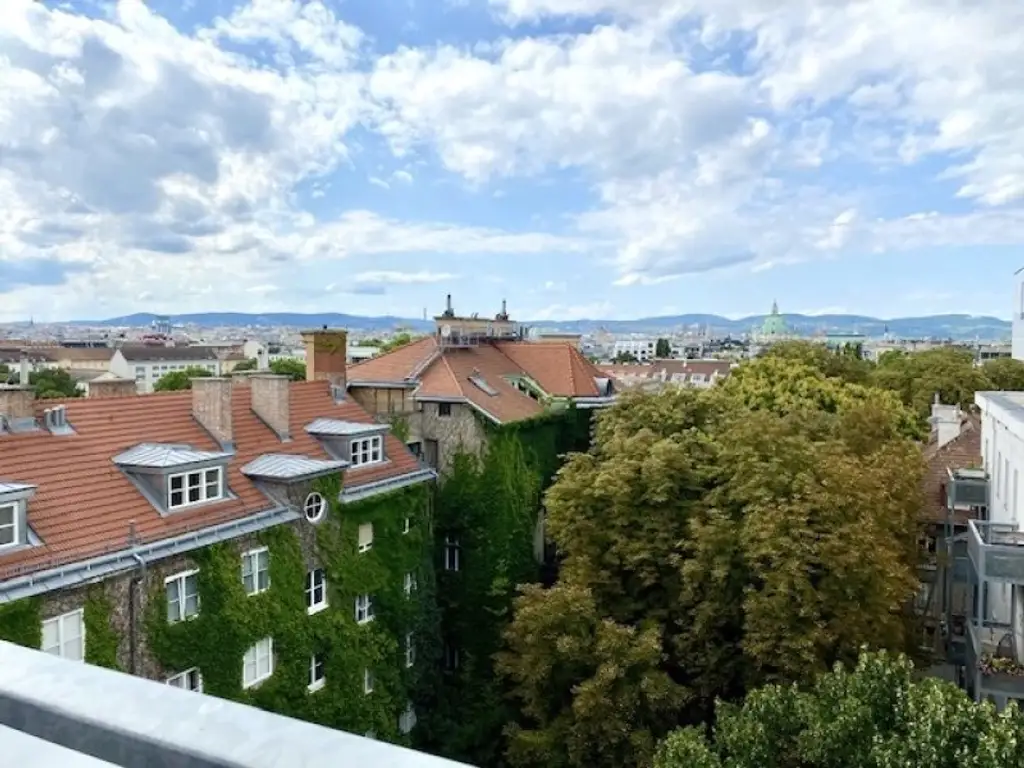 Terrassentraum mit herrlichem Fernblick: 3 Zimmer, Küche und 46 m2 Terrassen im 5.Stock, Stellplätze im Hof mitbenützbar, Nähe U1-Taubstummerngasse + Belvedere!