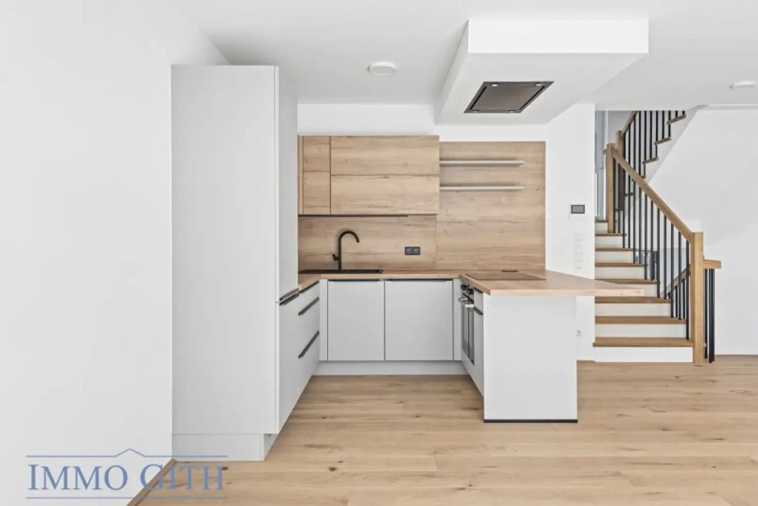 EXKLUSIVES TOWNHOUSE MIT GARTEN, PV-ANLAGE & DESIGNAUSSTATTUNG ZU KAUFEN – WIEN DIREKT VOR DER TÜR