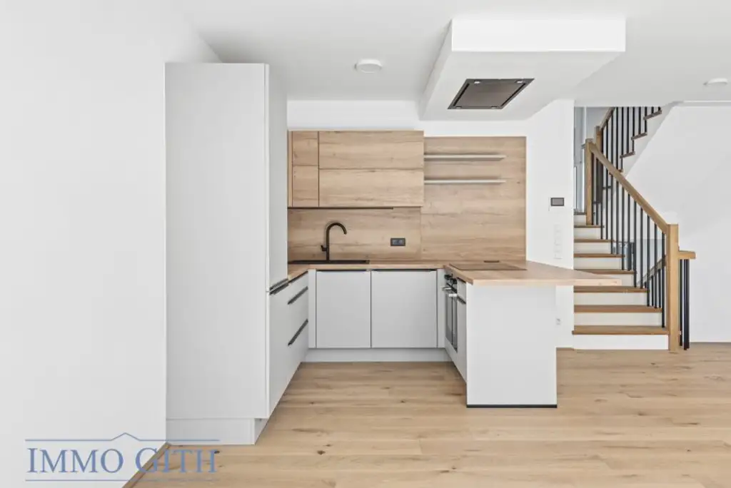 EXKLUSIVES TOWNHOUSE MIT GARTEN, PV-ANLAGE & DESIGNAUSSTATTUNG ZU KAUFEN – WIEN DIREKT VOR DER TÜR