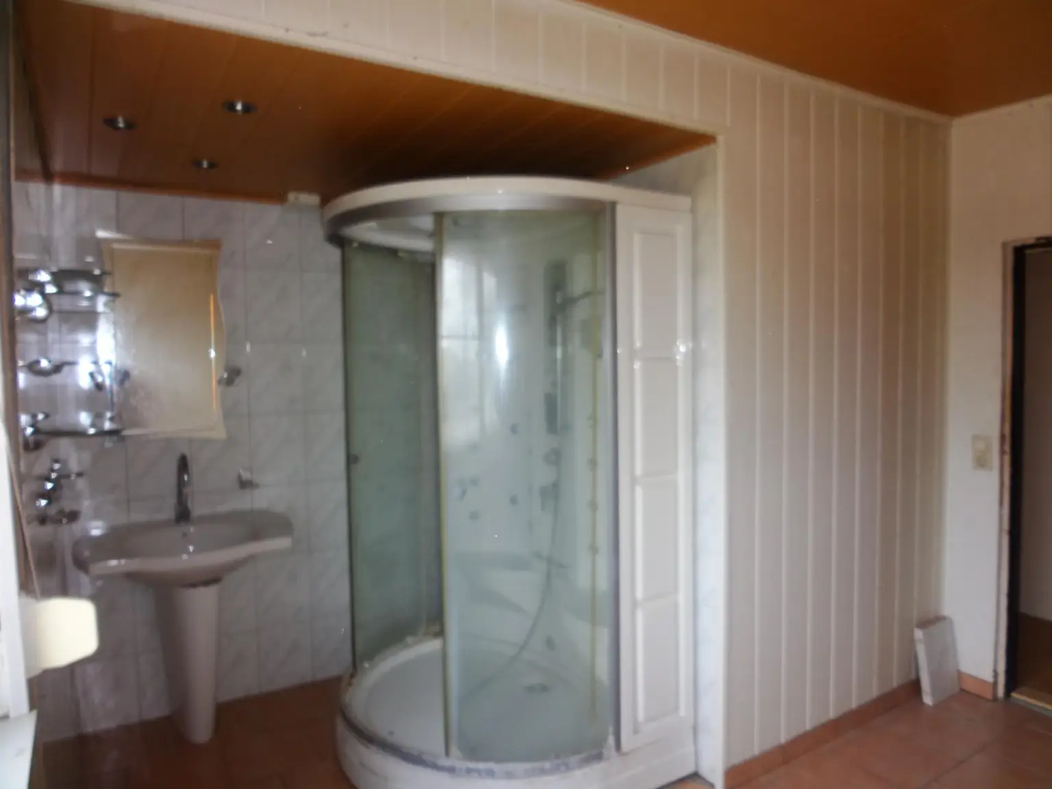 Badezimmer mit Dusche