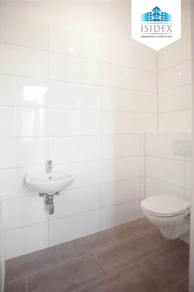 Hochwertig sanierte Altbauwohnung mit Balkon