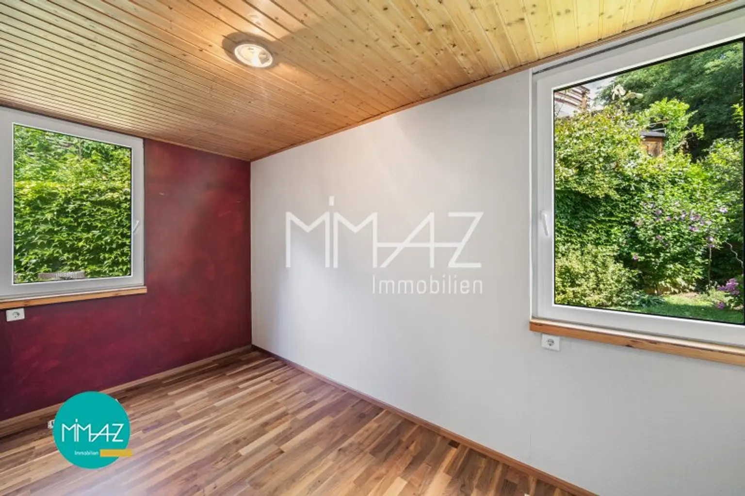 KLEINOD BEIM ROTEN BERG • Stilvoller Bungalow mit Eigengarten • 7 Zimmer • 2 Terrassen • Flexible Nutzung • Zeitloser Wohnkomfort