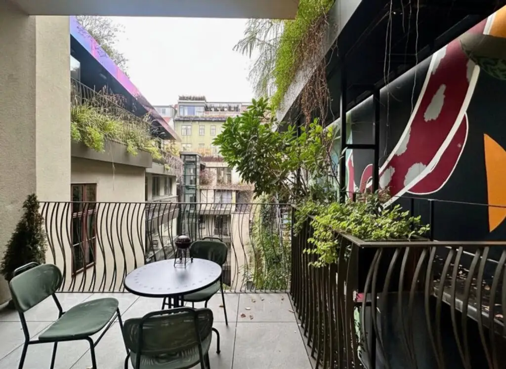 Modern revitalisiertes Altbaujuwel mit Balkon und Grünblick