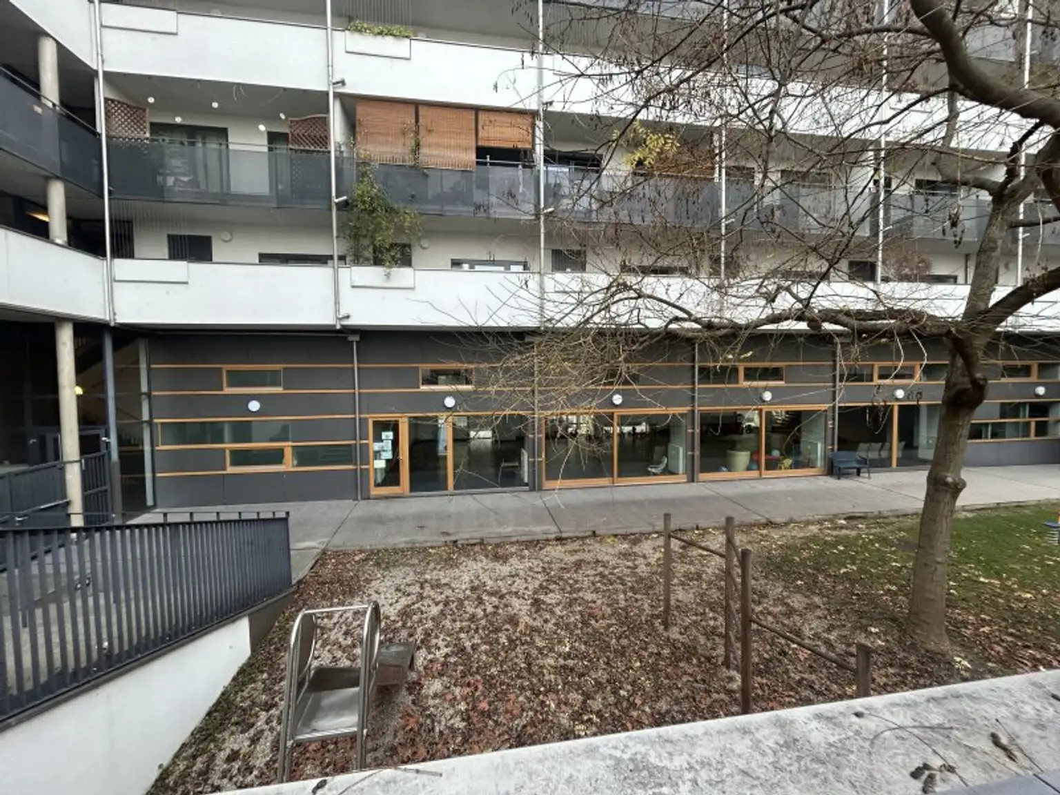 Bright 3-Room Apartment with Southeast-Facing Loggia in Prime Location – Near U1 Kagran & Donauzentrum