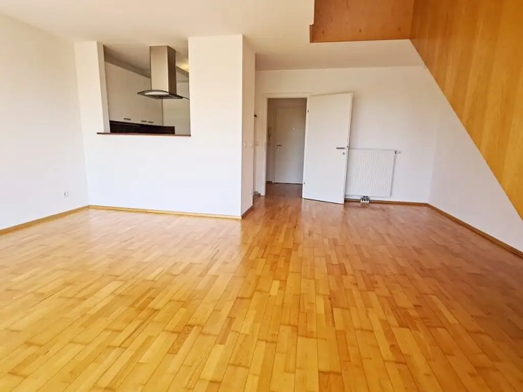 INNSTRASSE, FERNBLICK, unbefristete 97 m2 Dachgeschoß-Maisonette mit Loggia, 2 Zimmer, Komplettküche, Wannenbad, Parketten, gefördert