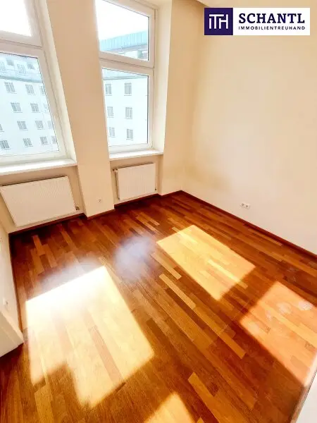 Zwischen Wiener Klassik und Naschmarkt Vibes - Ihr Zuhause mit Charme! Hofseitiger Balkon + Ruhiges Schlafzimmer! HIP und TRENDY die Gegend - Magisch schön das Altbauhaus - Ein MUST HAVE die Wohnung!