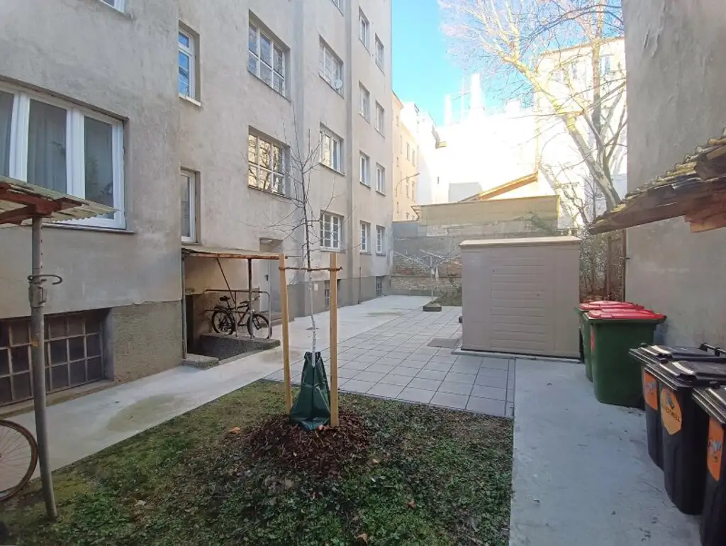 Paket für Sanierer! 3 Wohnungen + Lagerfläche zum Schnäppchenpreis - U3 Ottakring in 10 Minuten fußläufig erreichbar! Richtwertmietzins!