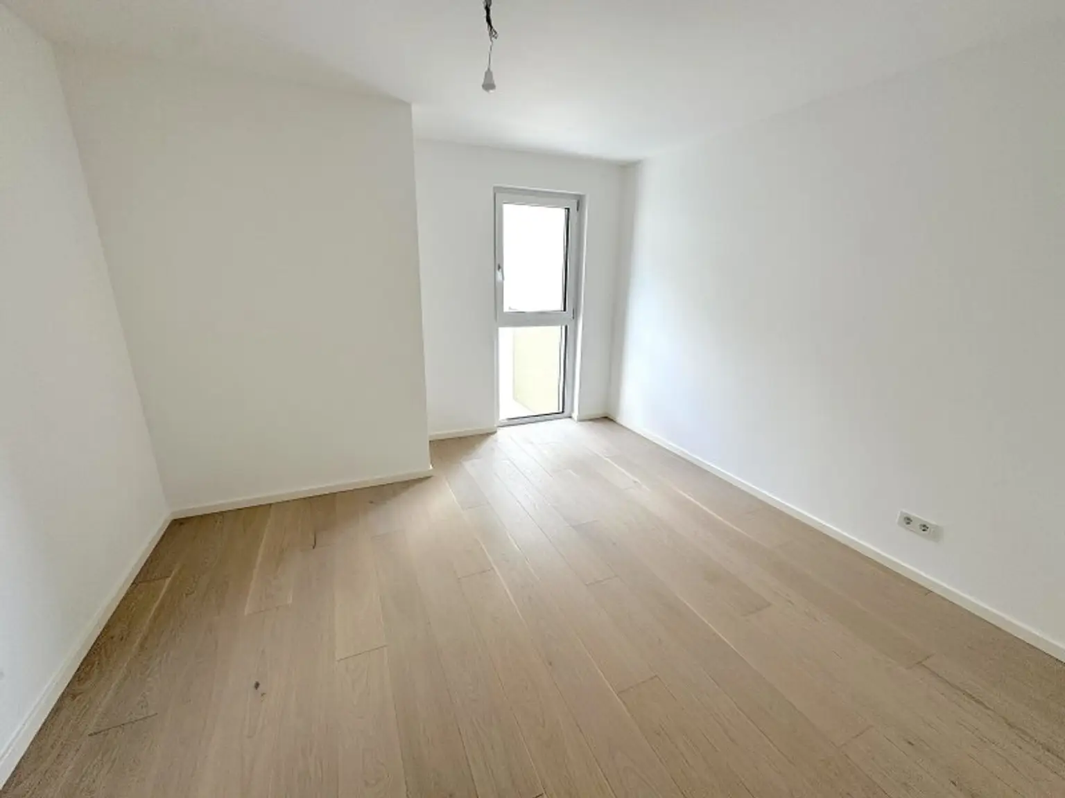 EIGENGRUND NÄHE ALTE DONAU – FREIFLÄCHEN - LUFTWÄRMEPUMPE – KELLER – GARAGE – U-BAHN!