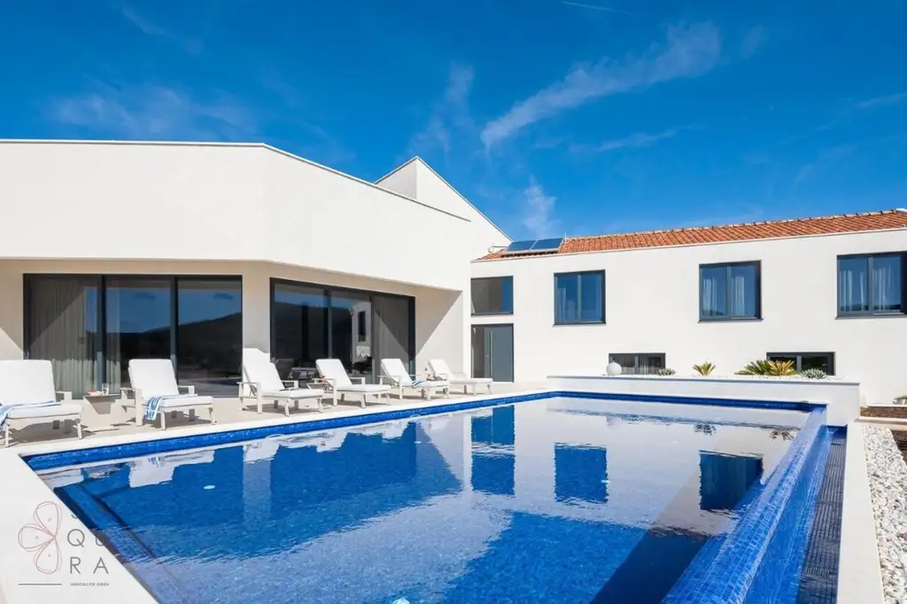 Family House Marina – Ihr mediterraner Rückzugsort mit Potenzial