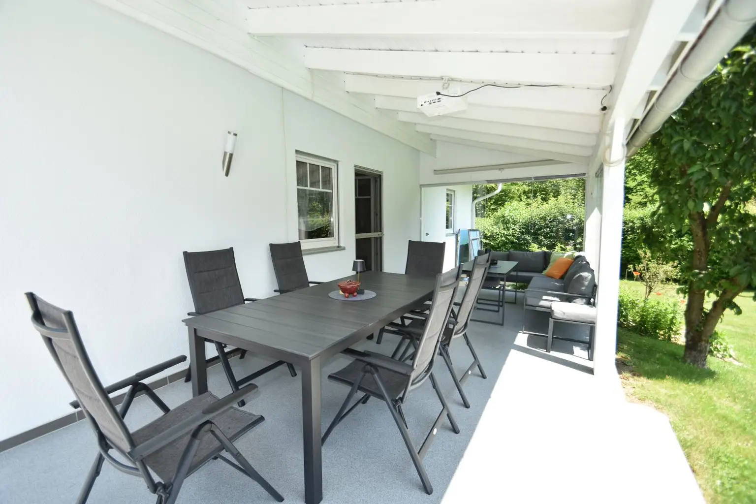 Schönes Wohnhaus (Baurechtsgrund) mit vielseitigem Garten!