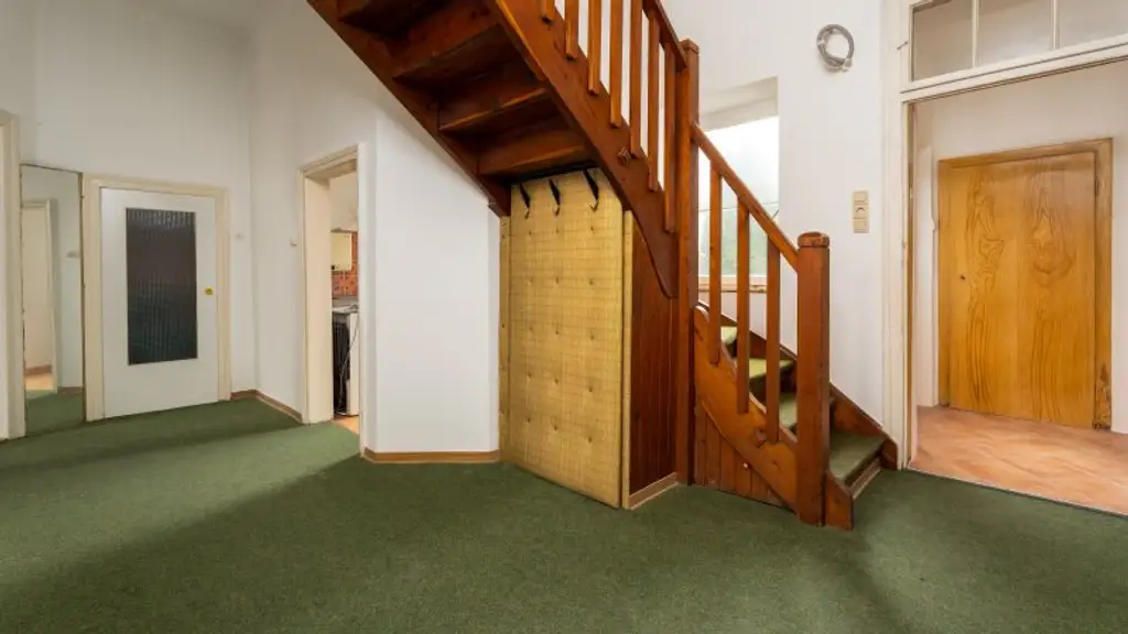 Sanierungsbedürftiges Ein / Zweifamilienhaus in Kerngebiet von Gänserndorf