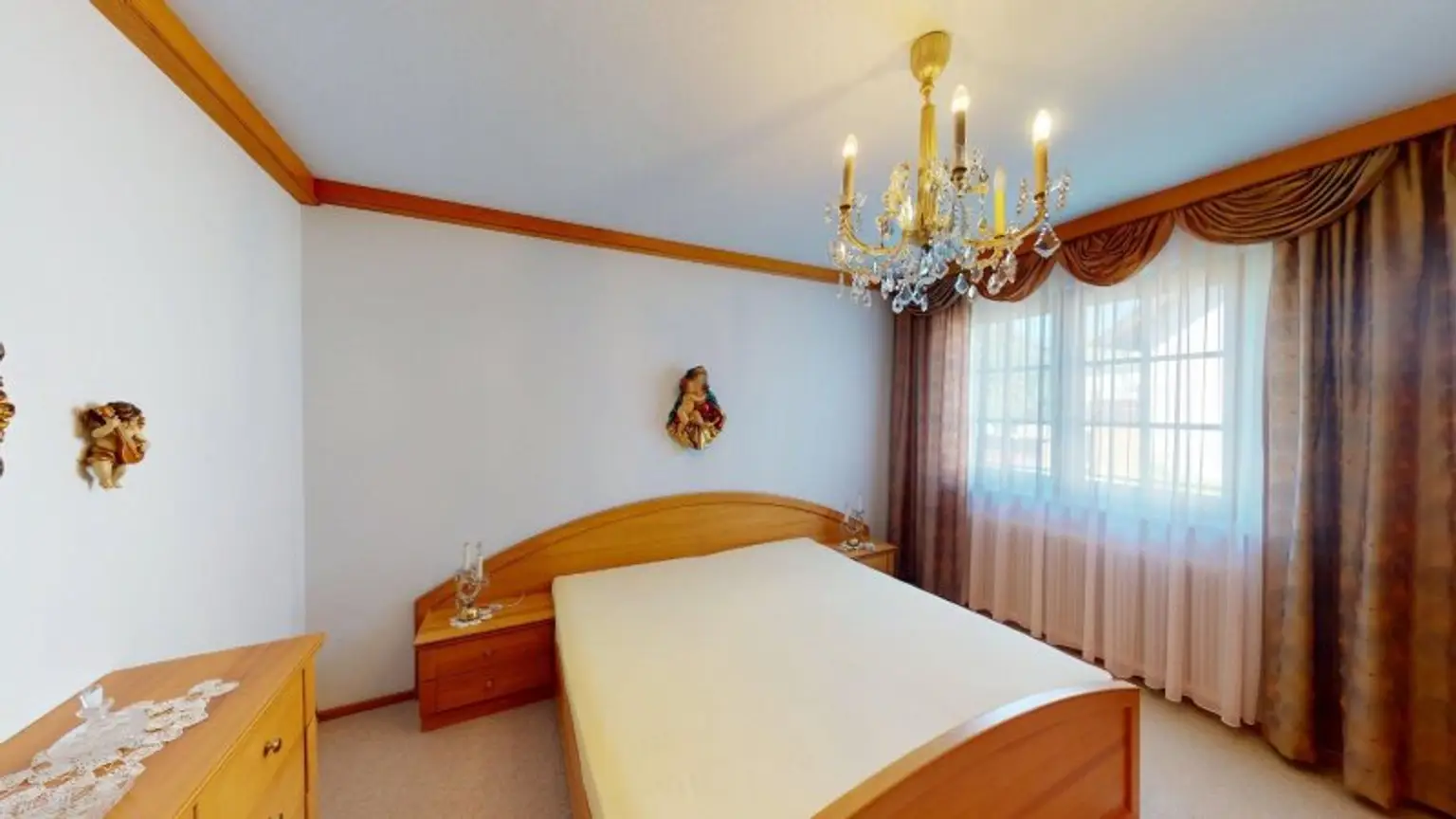Schlafzimmer 1