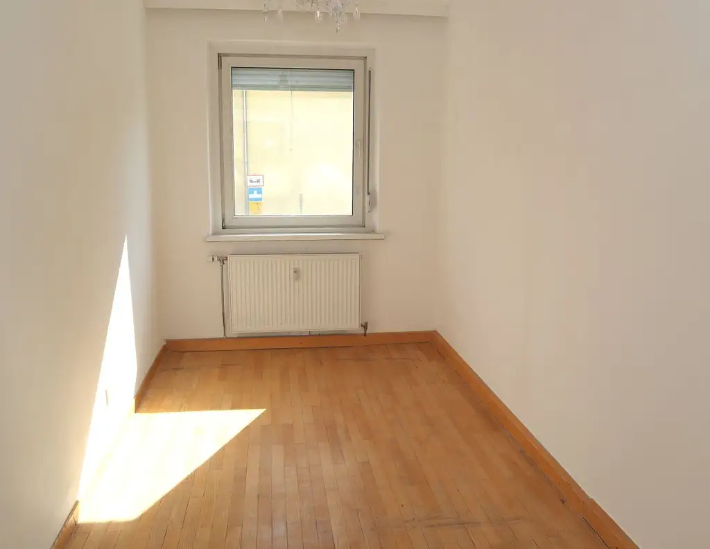 4 Zimmer Wohnung mit 120 m² und bester Anbindung - Vielseitige Möglichkeiten für Familien und Paare!