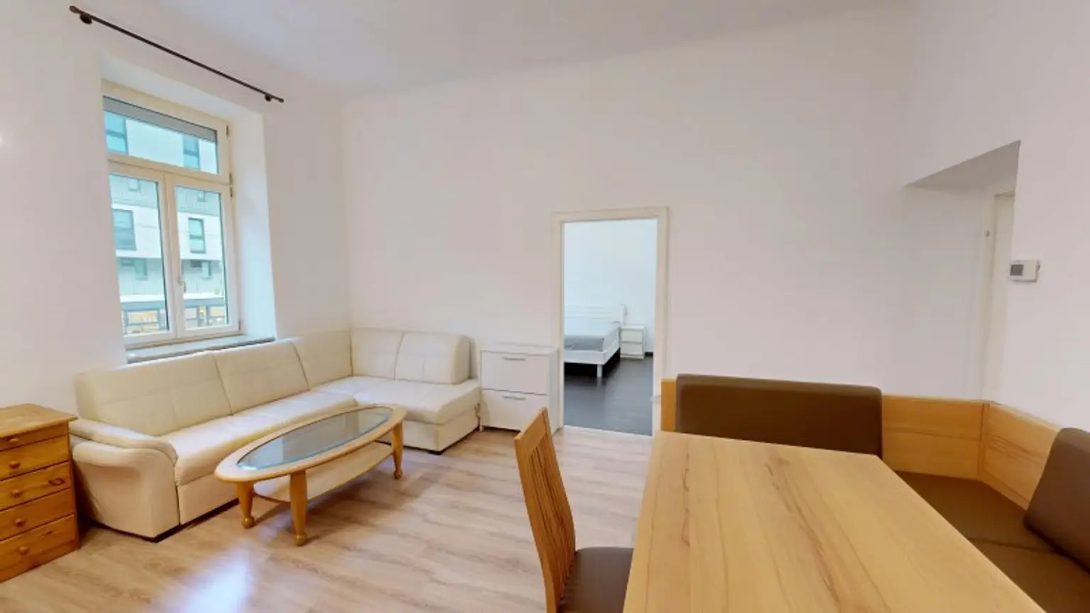 Der Traum einer jeden Frau - 2-Zimmer Altbauwohnung mit begehbarem Kleiderschrank