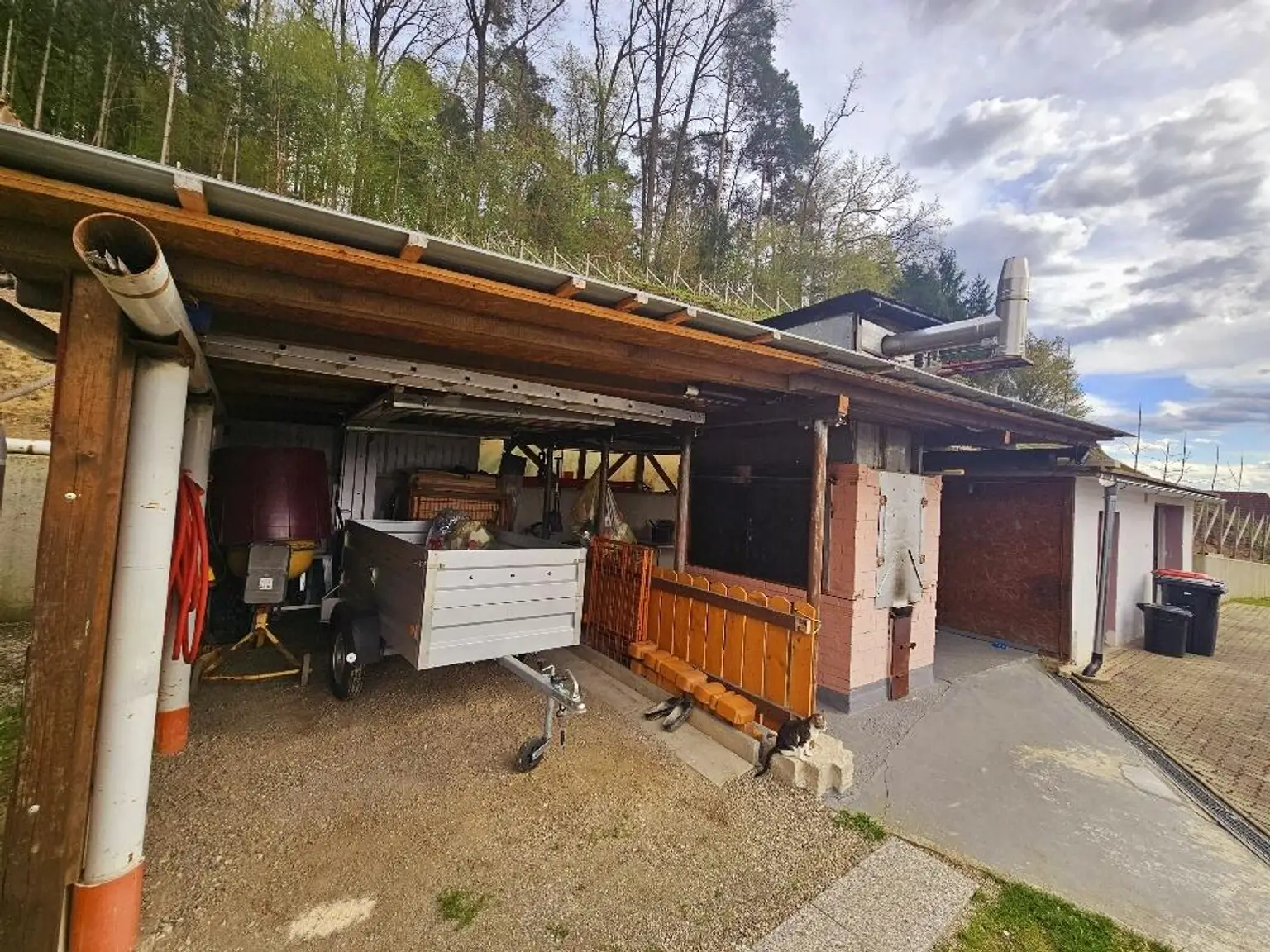 **Traumhaftes Mehrfamilienhaus im Grünen – Landleben pur!**