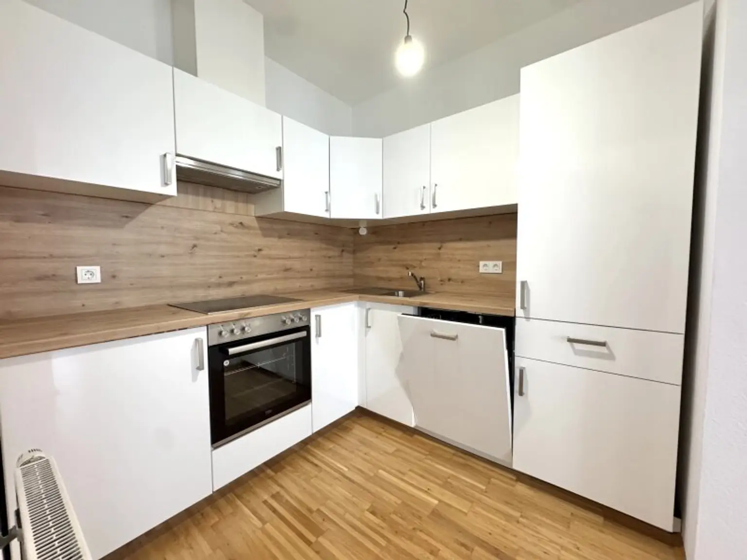 Ein kurzes Spaziergang zur U6 - schöner Altbau inklusive Aufzug - inkl. Einbauküche