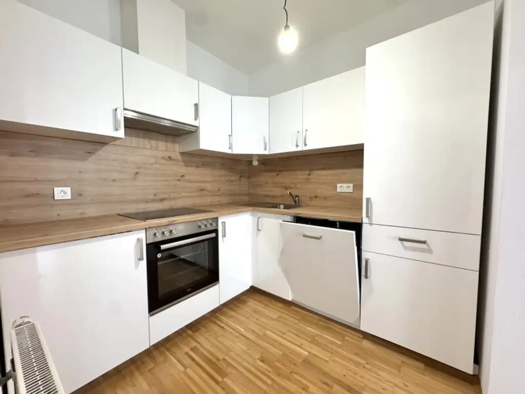 Ein kurzes Spaziergang zur U6 - schöner Altbau inklusive Aufzug - inkl. Einbauküche