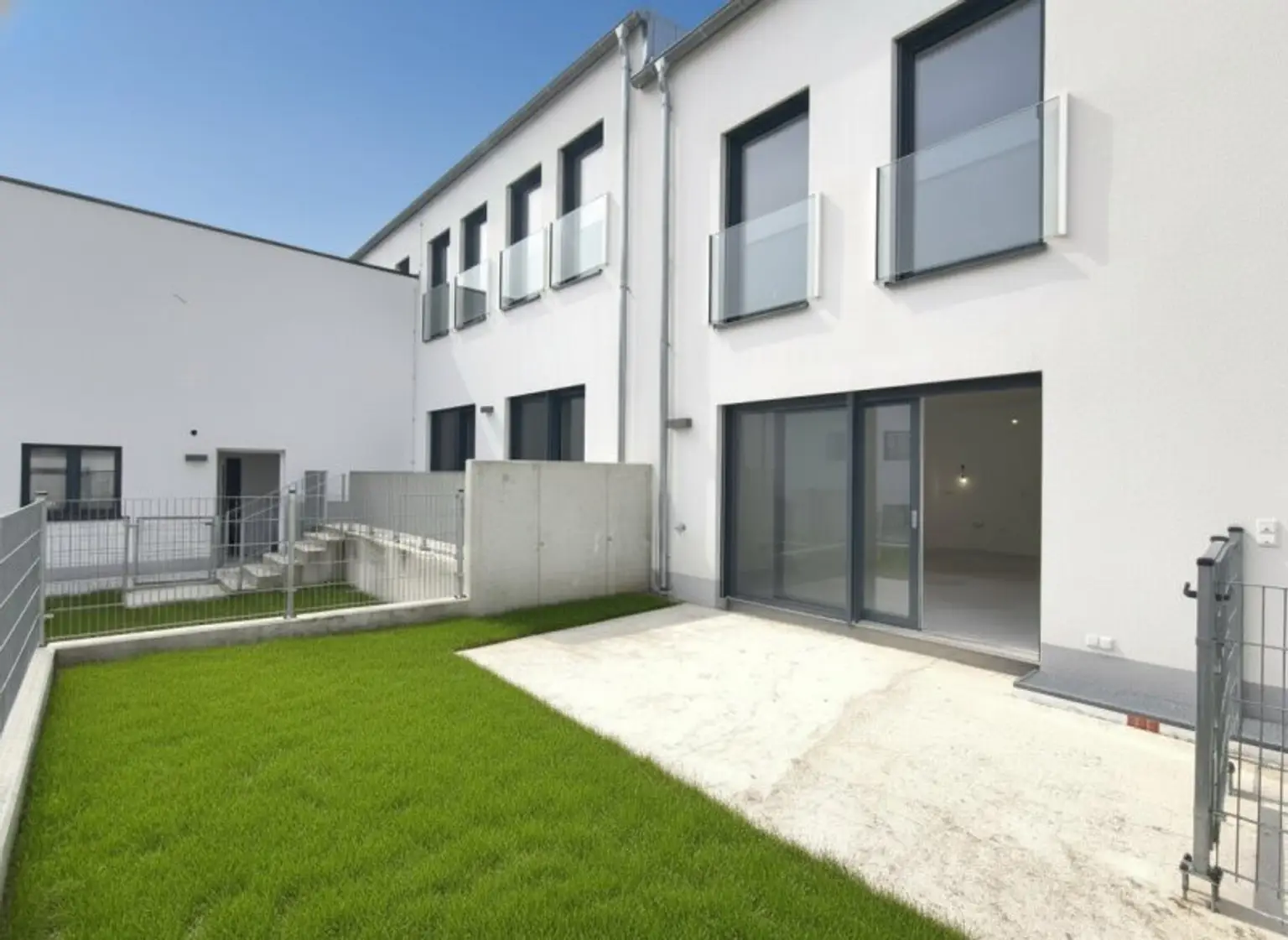 EXKLUSIVES TOWNHAUS AUF EIGENGRUND IN WEIDLING – NATURNAHES WOHNEN MIT STIL