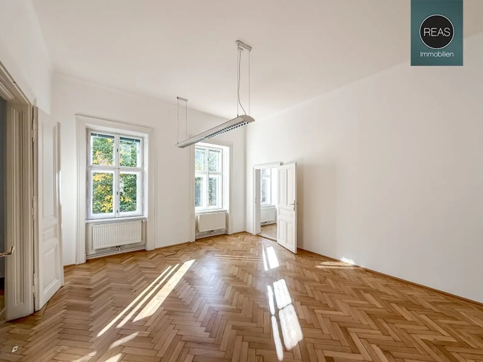 Klimatisiertes Büro bei neuer U5 Station! Repräsentatives Haus in bester Innenstadtlage bei der Votivkirche!