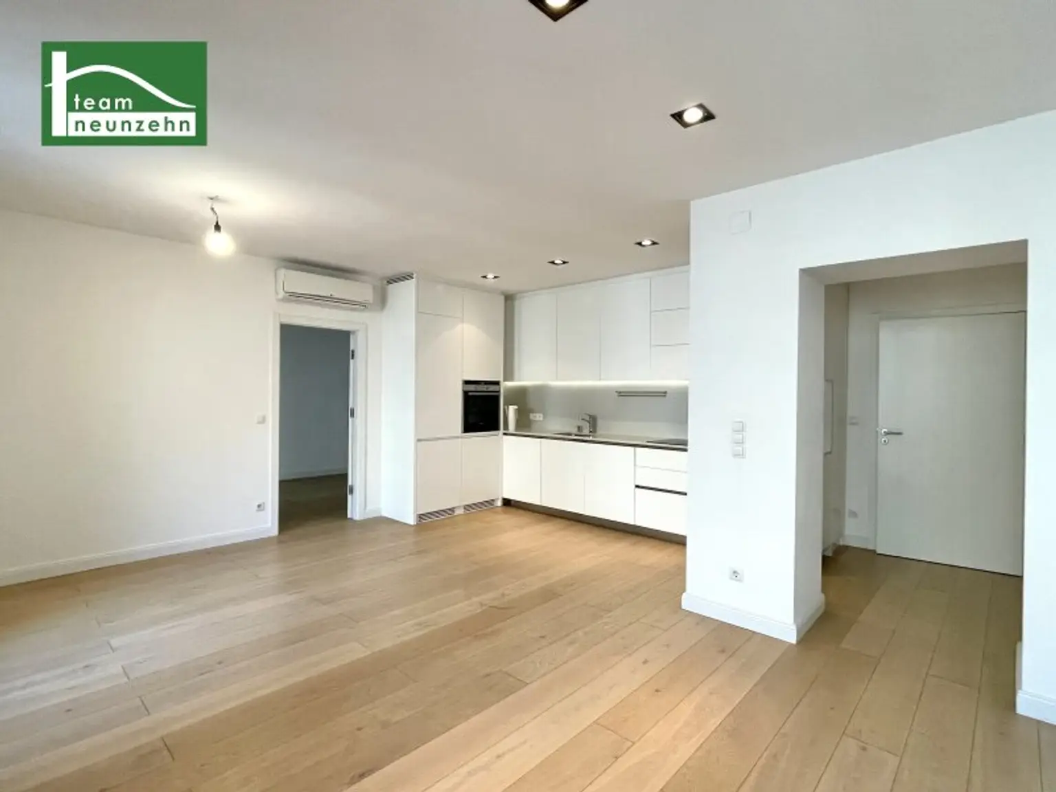 Klimatisierte Wohnung in Hofruhelage am Hohen Markt mit Stellplatzberechtigung! 2 Bäder und Balkon!