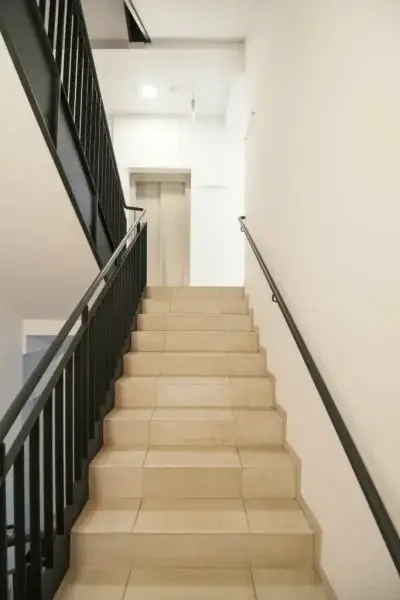 Perfekte Kombination! 3 Zi. im Altbau mit Balkon & Garage im 2.Bez.