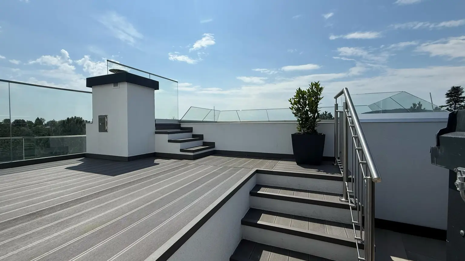 LUXUS, Ruhe, Fernblick| Große TERRASSE| BALKONE | EIGENES POOL