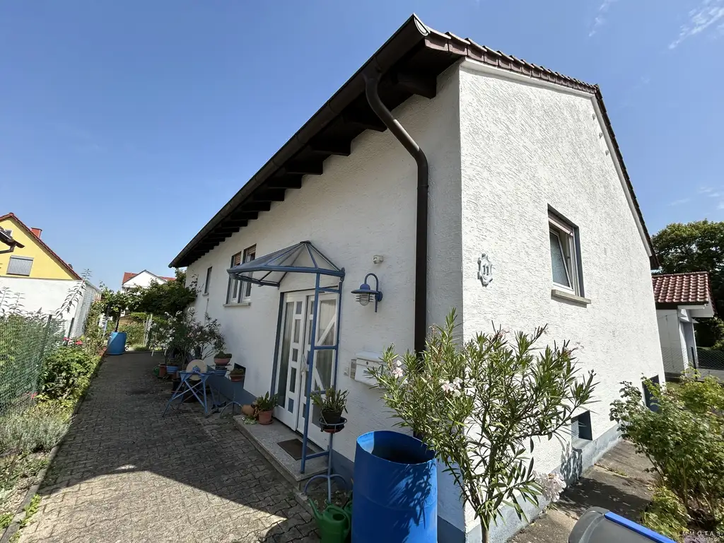 Familienfreundliches Einfamilienhaus mit Garten, möglichem Wohnraum im Keller in Sausenheim
