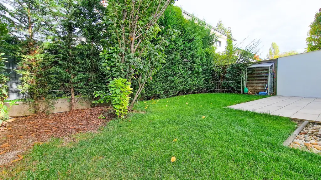 Niedrigenergie-Doppelhaushälfte in Mauer. 5 Zimmer, Terrasse, Garten und Autostellplatz