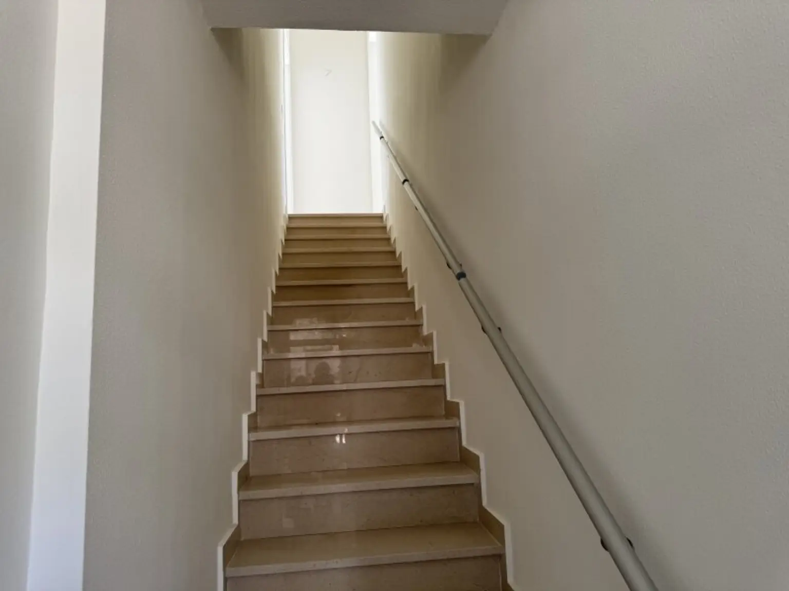2-ZIMMER-WOHNUNG MIT PENTHOUSE-CHARAKTER IN PÖRTSCHACH AM WÖRTHERSEE – ERSTBEZUG