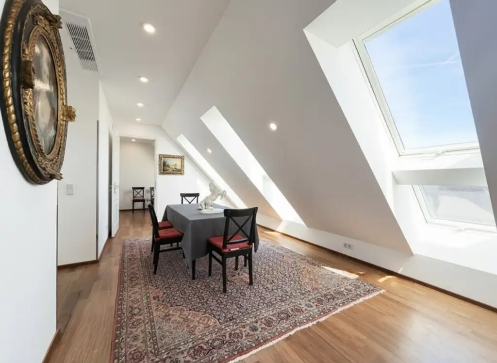 PENTHOUSE LIVING MIT PANORAMABLICK I MARIA HILFERSTRASSE I ca.100 m² TERRASSE I 7-Zimmer und 3 Bäder I U-Bahn Nähe