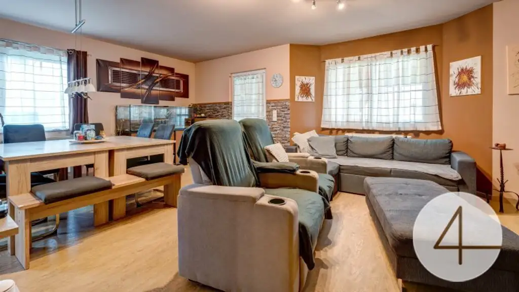 Ihr neues Zuhause: Stilvolles Einfamilienhaus mit Pool in ruhiger Lage