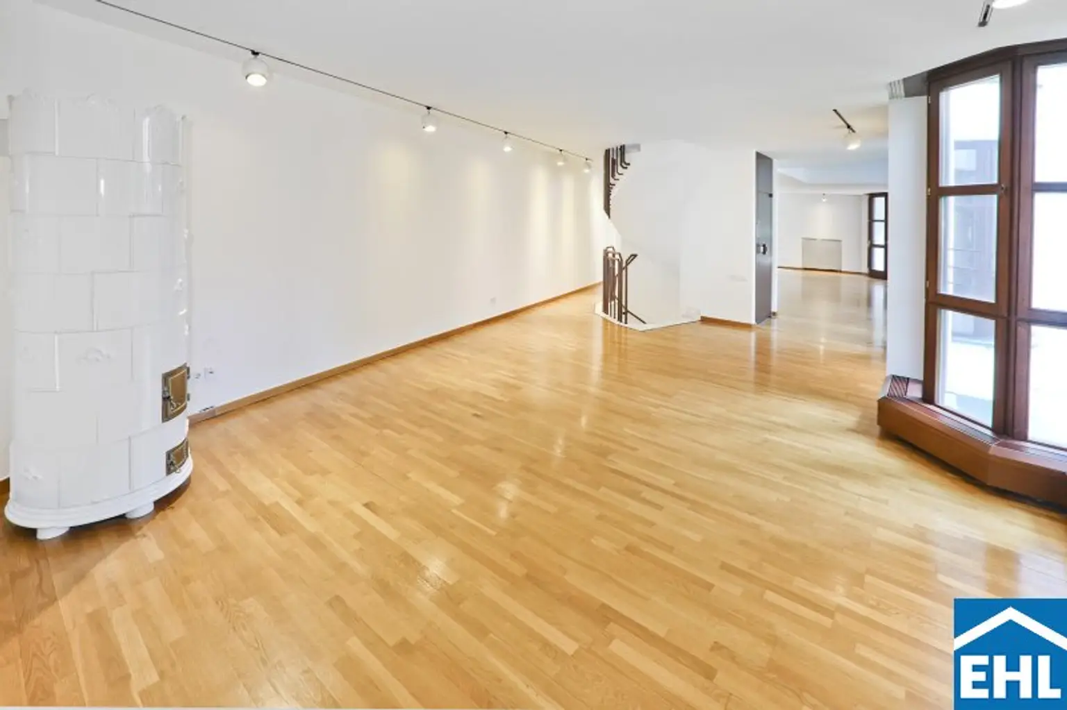 Stilvolle Villa mit Außenpool in exklusiver Grünruhelage des 19. Bezirks