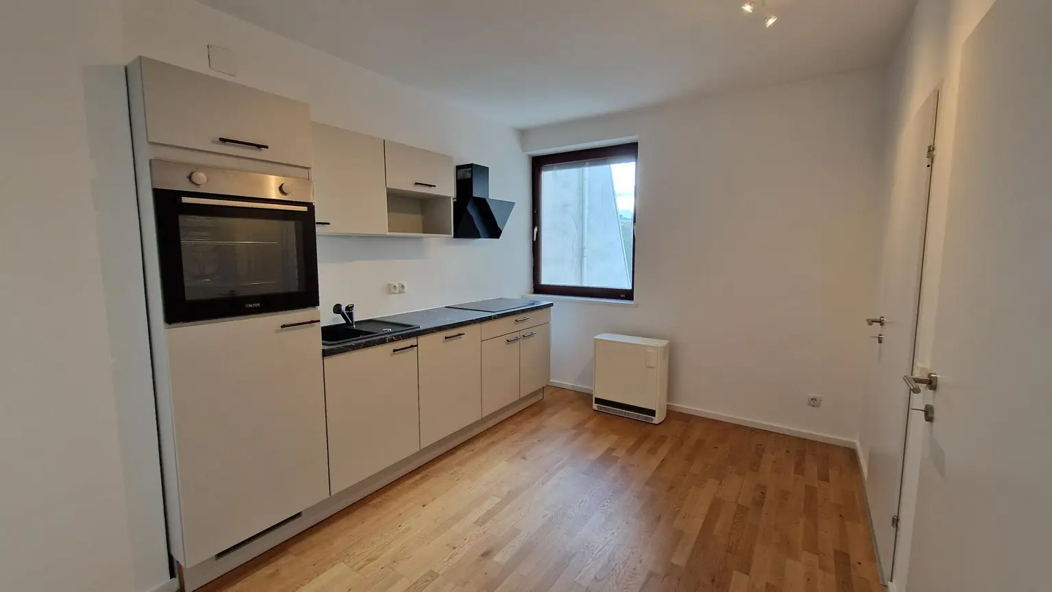 Modernisierte 2-Zimmer-Wohnung mit Loggia in begehrter Lage