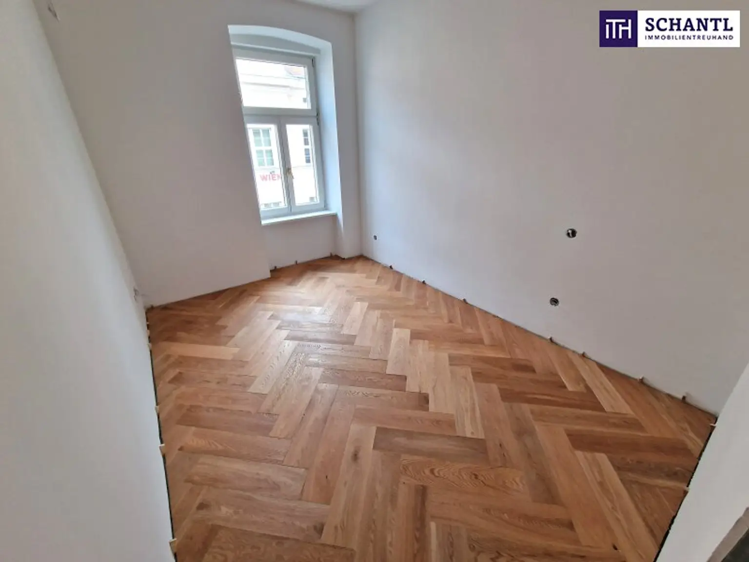 ***Ein Zuhause zum Verlieben – stilvoll saniertes Altbaujuwel mit 3 Zimmern, Klimaanlage, Terrasse & edlem Fischgrätparkett - überzeugen Sie sich selbst bei einer Besichtigung***