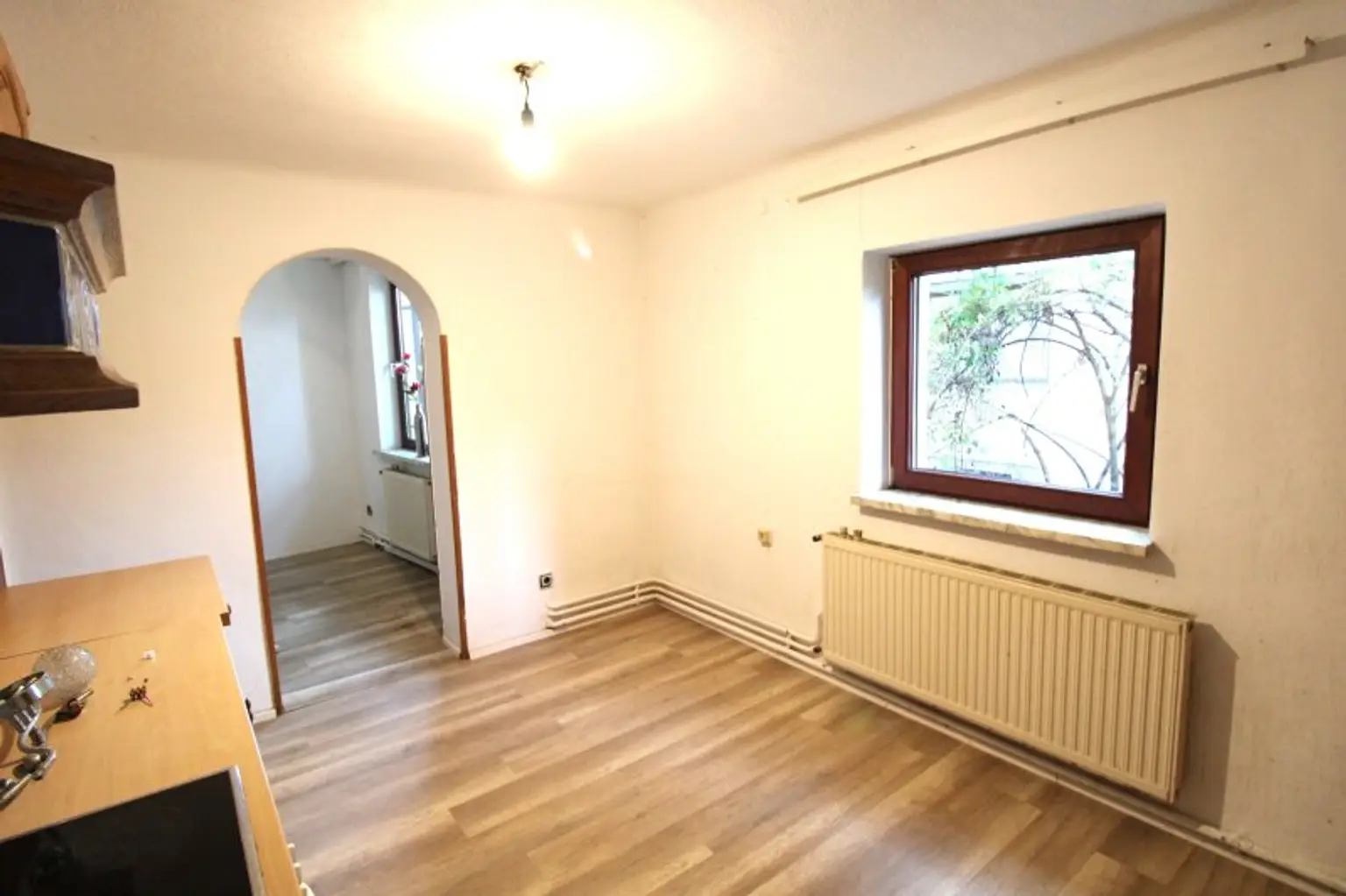 WAIDMANNSDORF  -  Sanierungsbedürftiges Haus in Aussichtslage!
