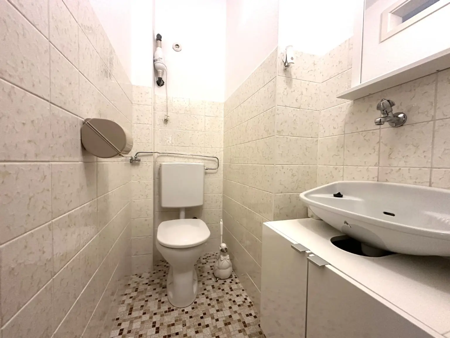 ***Idyllisches Ein- bis Zweifamilienhaus – Natur pur und sofort beziehbar !***